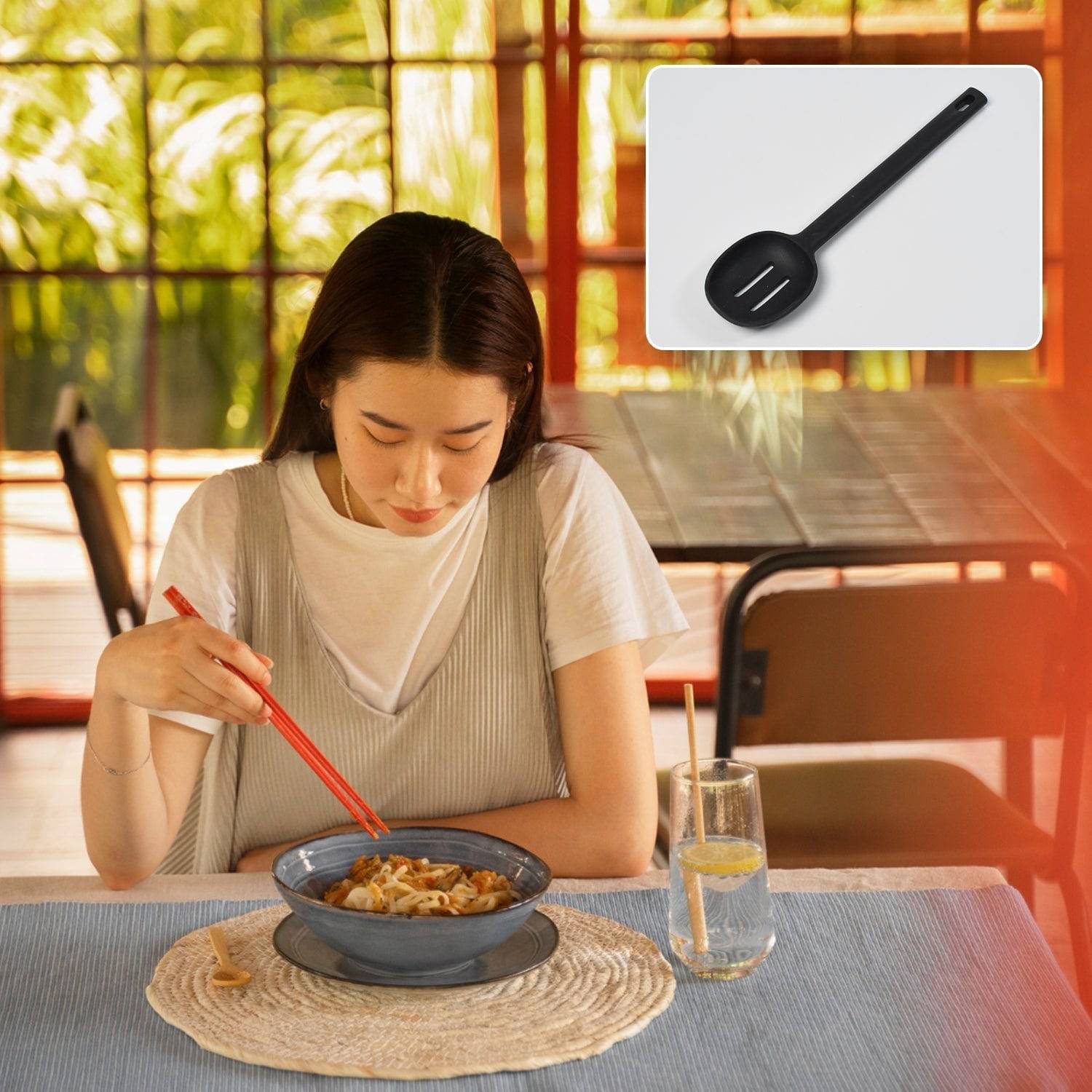 Silicone kitchen spoon with heat resistance