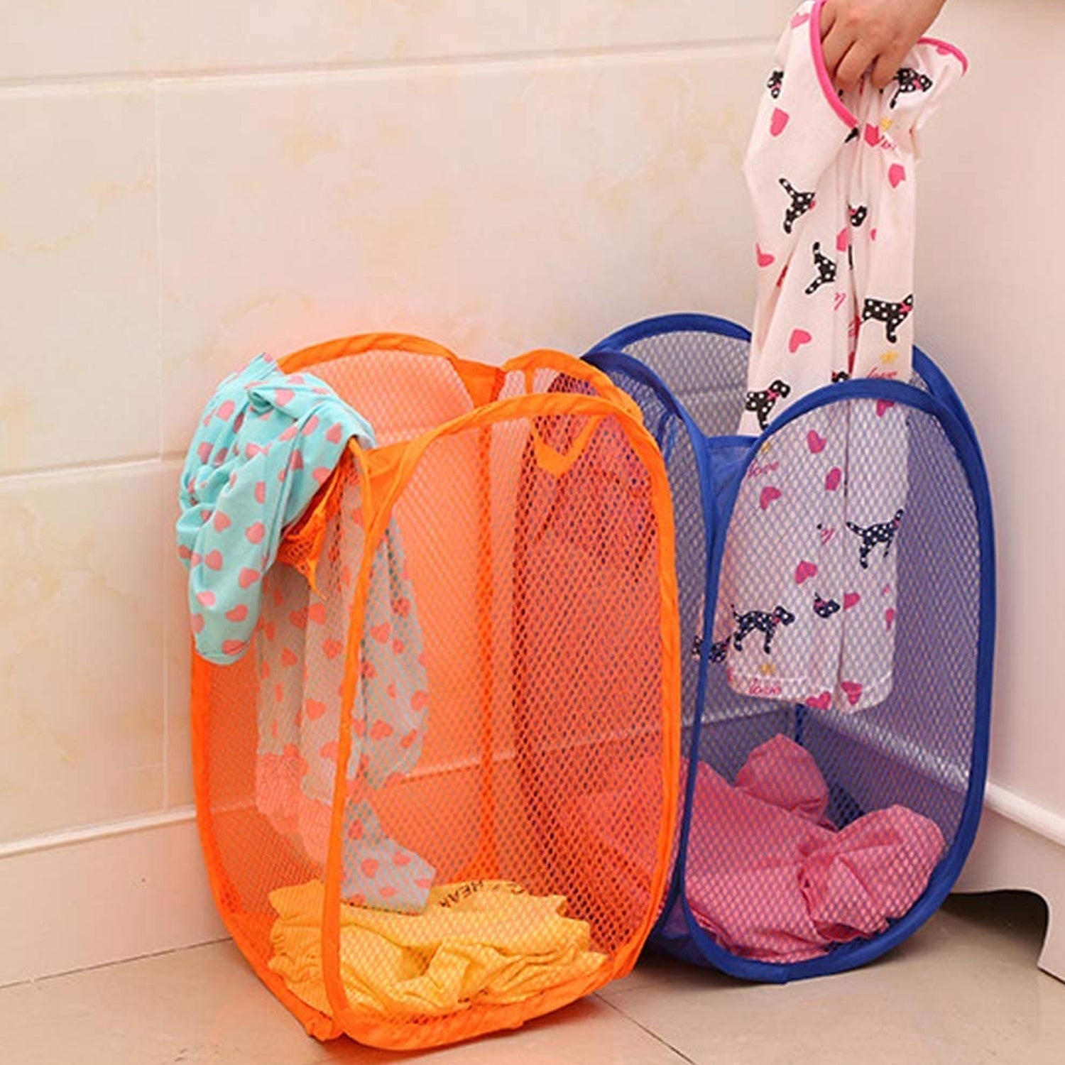 Foldable laundry basket