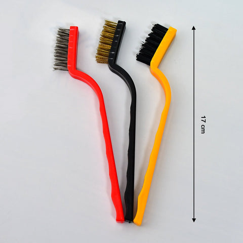 Multi-material wire brushes for cleaning hard-to-reach areas