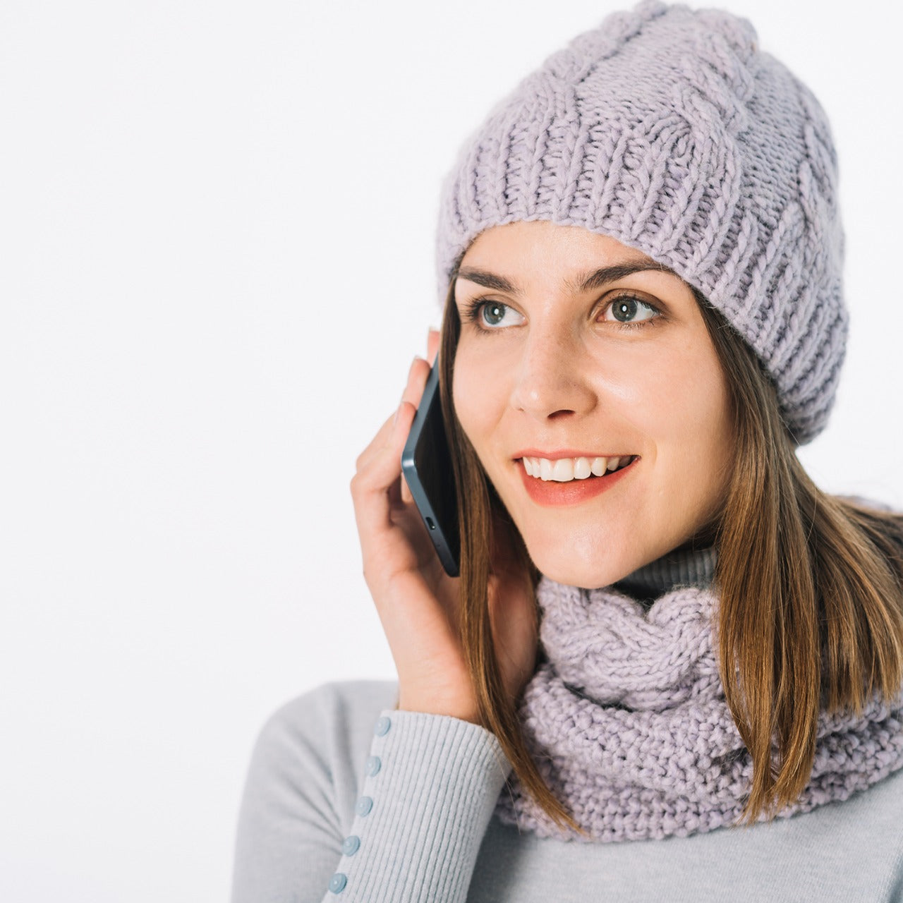 Knitted woolen cap with black fur lining for winter