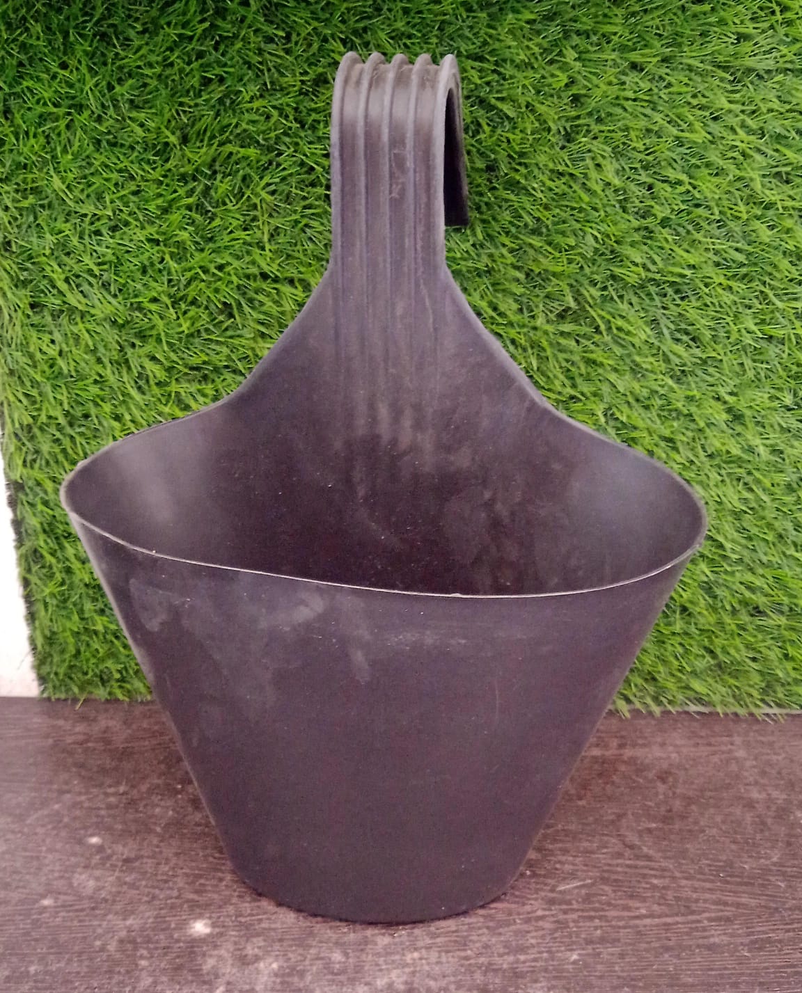 Hanging plant pot