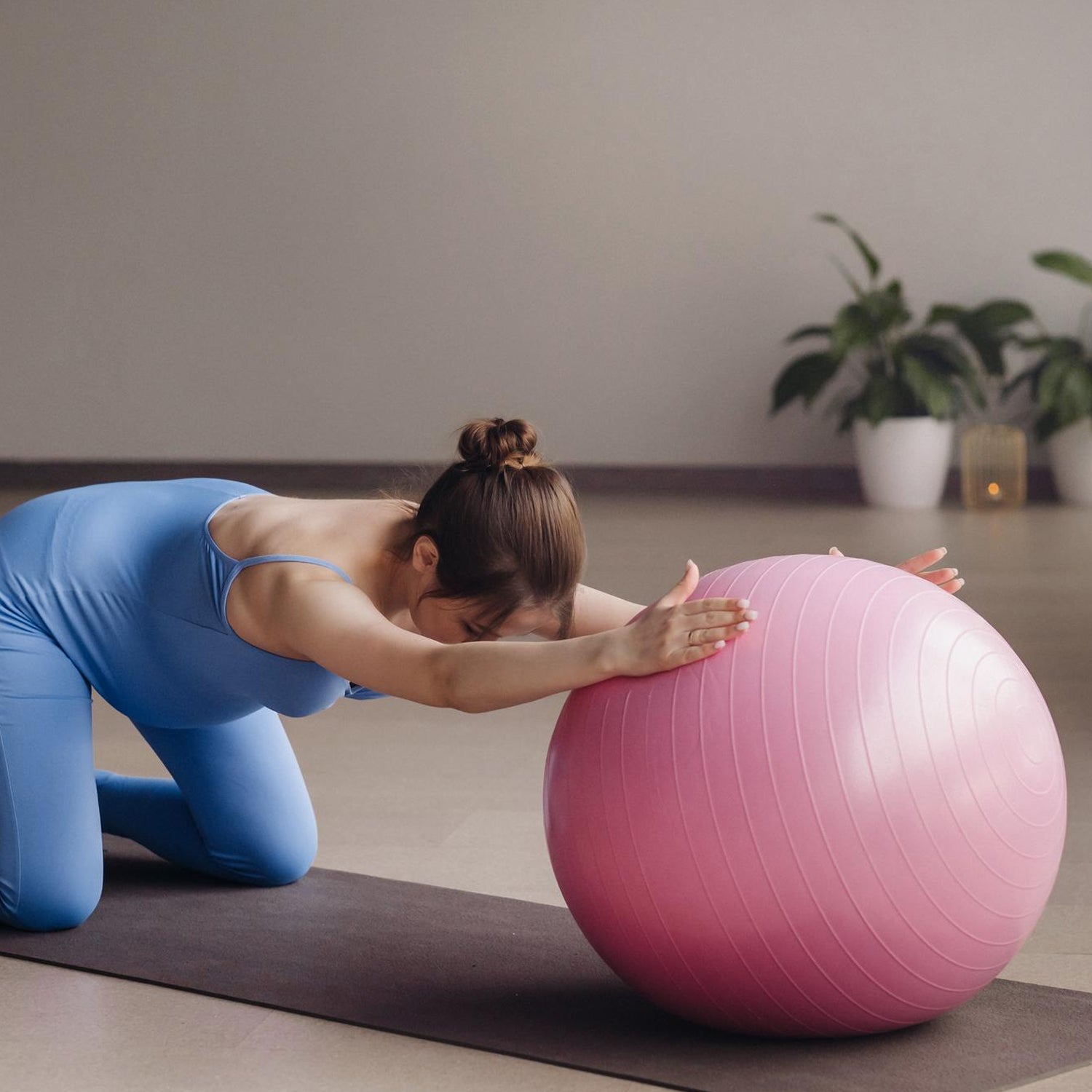 Anti Burst 65 cm Exercise Ball with Inflation Pump, Non-Slip Gym Ball, for Yoga, Pilates, Core Training Exercises at Home and Gym- Suitable for Men and Women - jugaad.shop