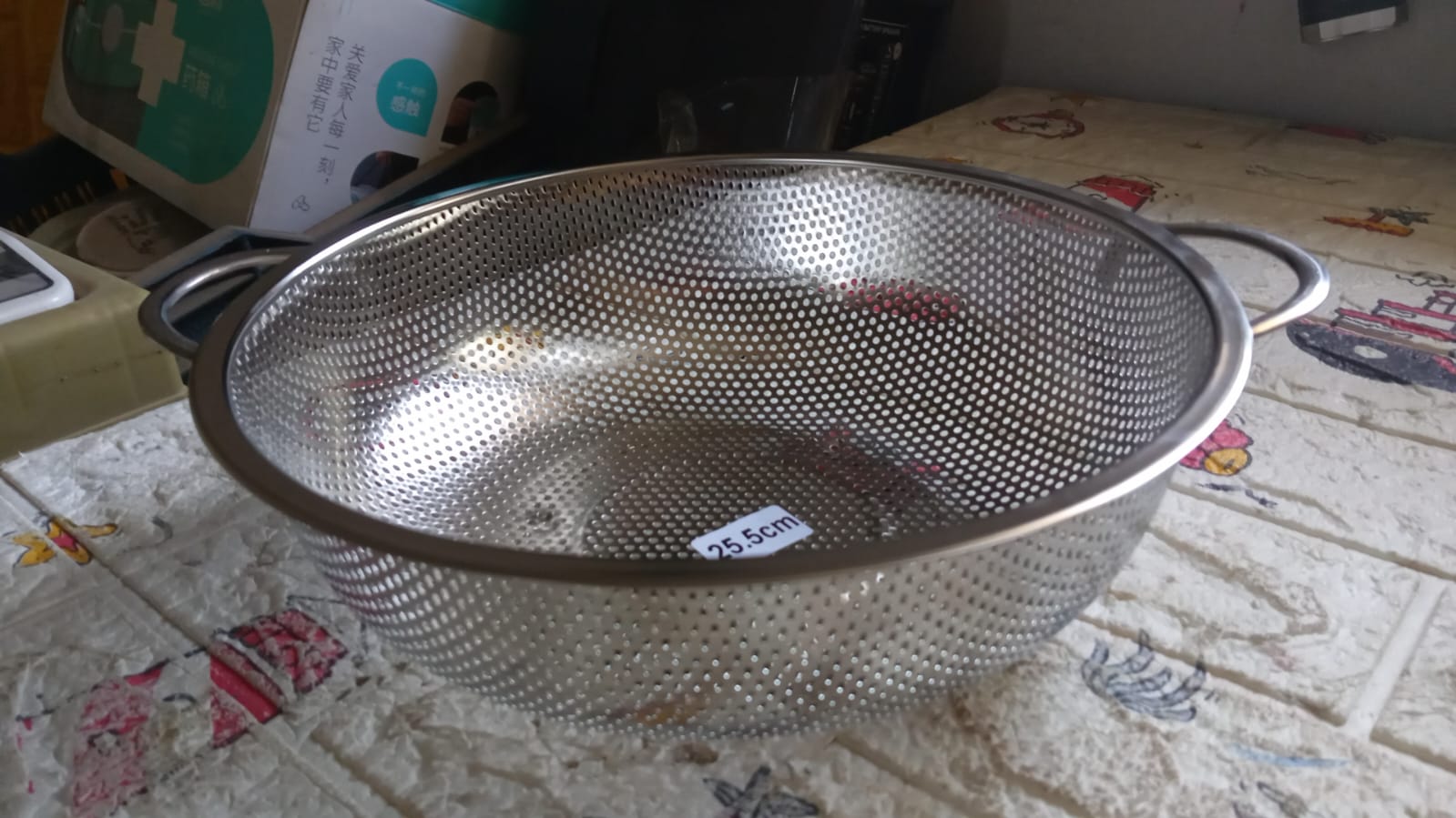 Stainless Steel Colander with Handle, Large Metal Mesh Basket Strainer for Pasta, Spaghetti, Berry, Veggies, Fruits,  Kitchen Food Colander, Dishwasher Safe (1 pc / 25.5 cm) - jugaad.shop