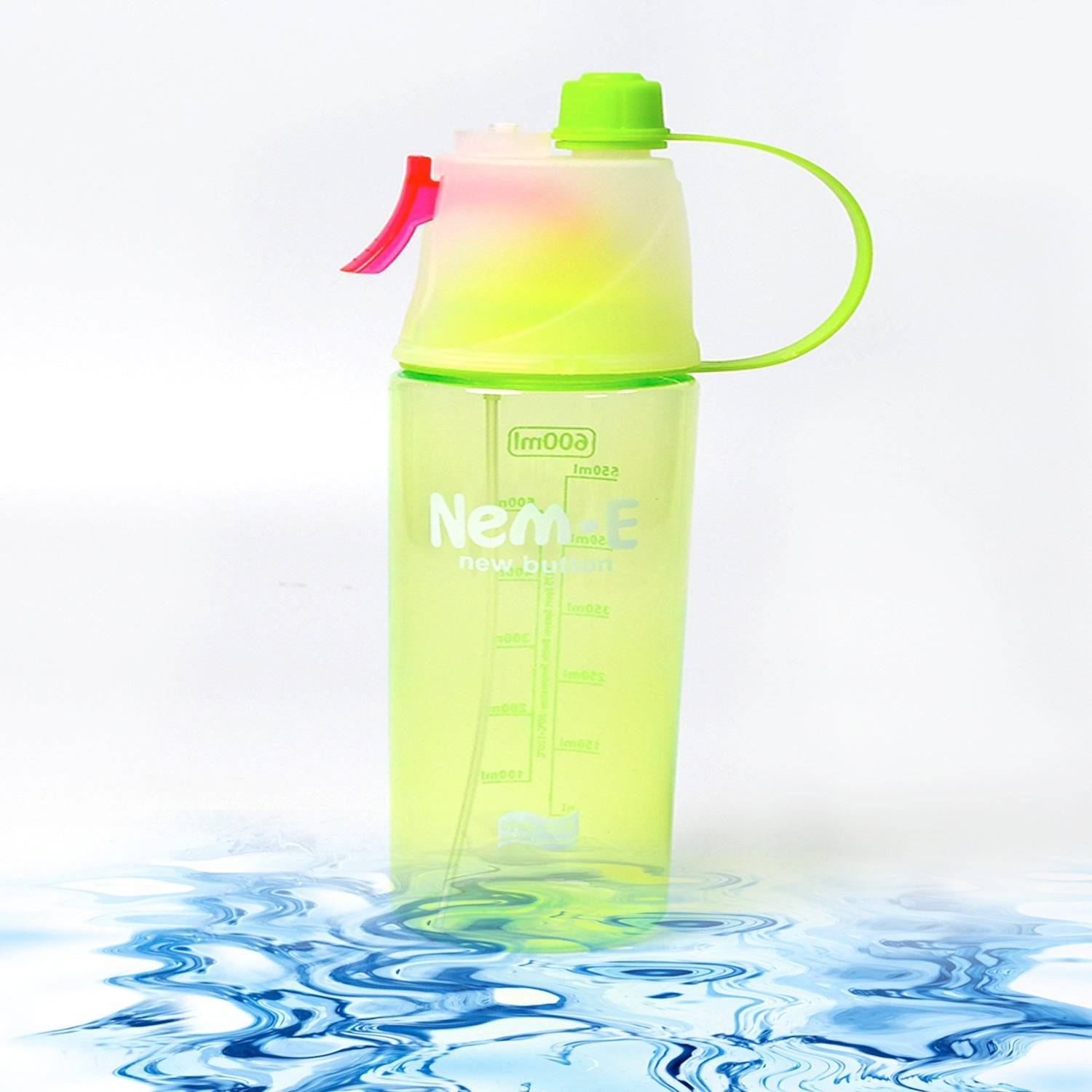 Spray water bottle for sports